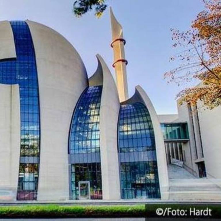 ... and at the 3rd of October ("Tag der Deutschen Einheit") is the "day of the open moshee"