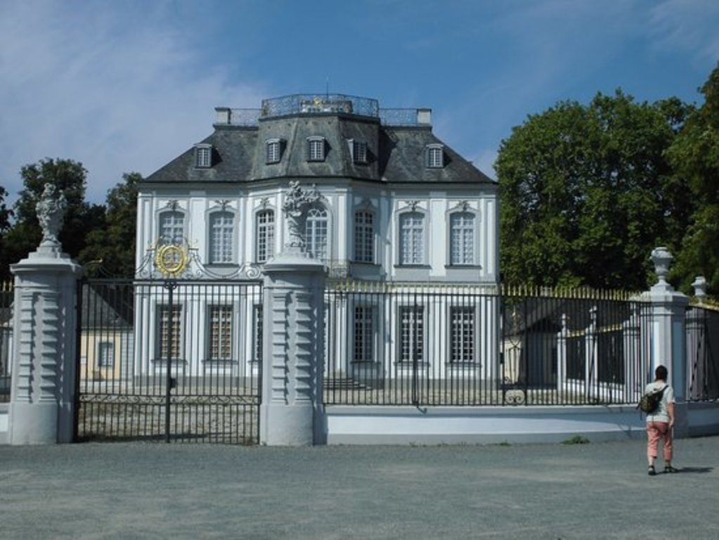 ...Schloss Falkenlust...