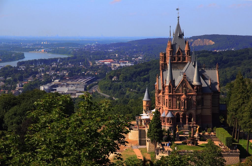 ...an visit the curious castle "Schloss Drachenfels"...