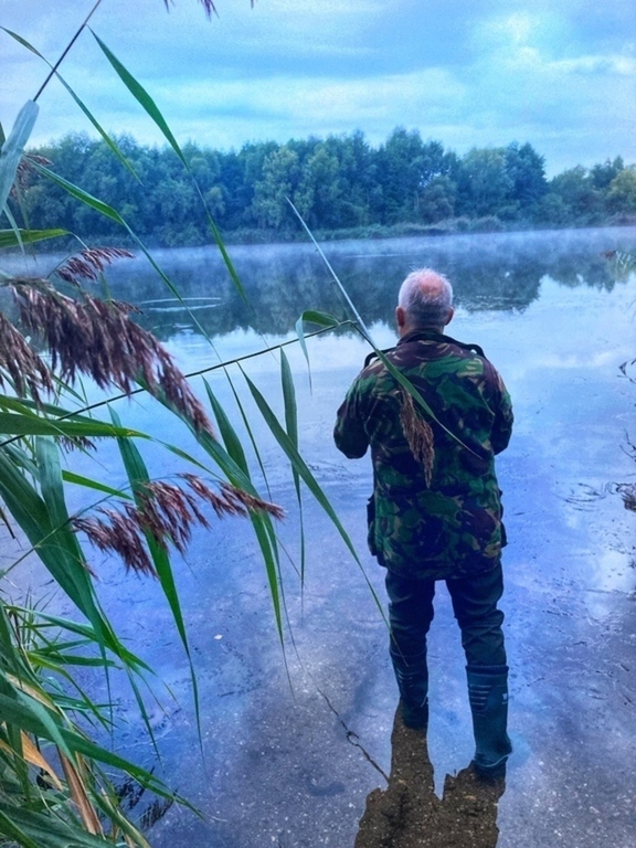 Ronny beim Angeln am Cossi / Ron fishing at the Lake Cospuden