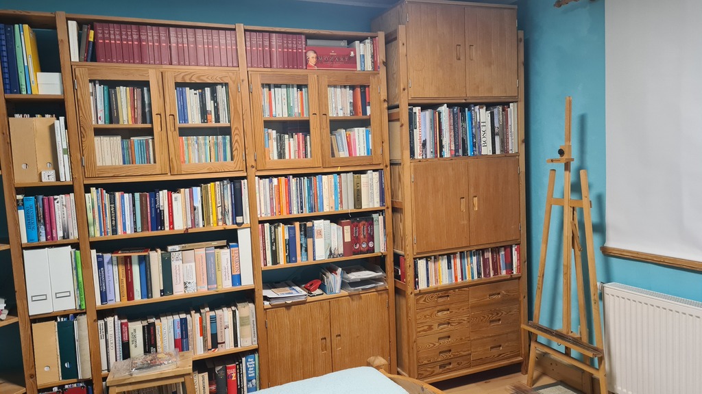 Books in different languages, among them Spanish, Italian, French, Russian, English