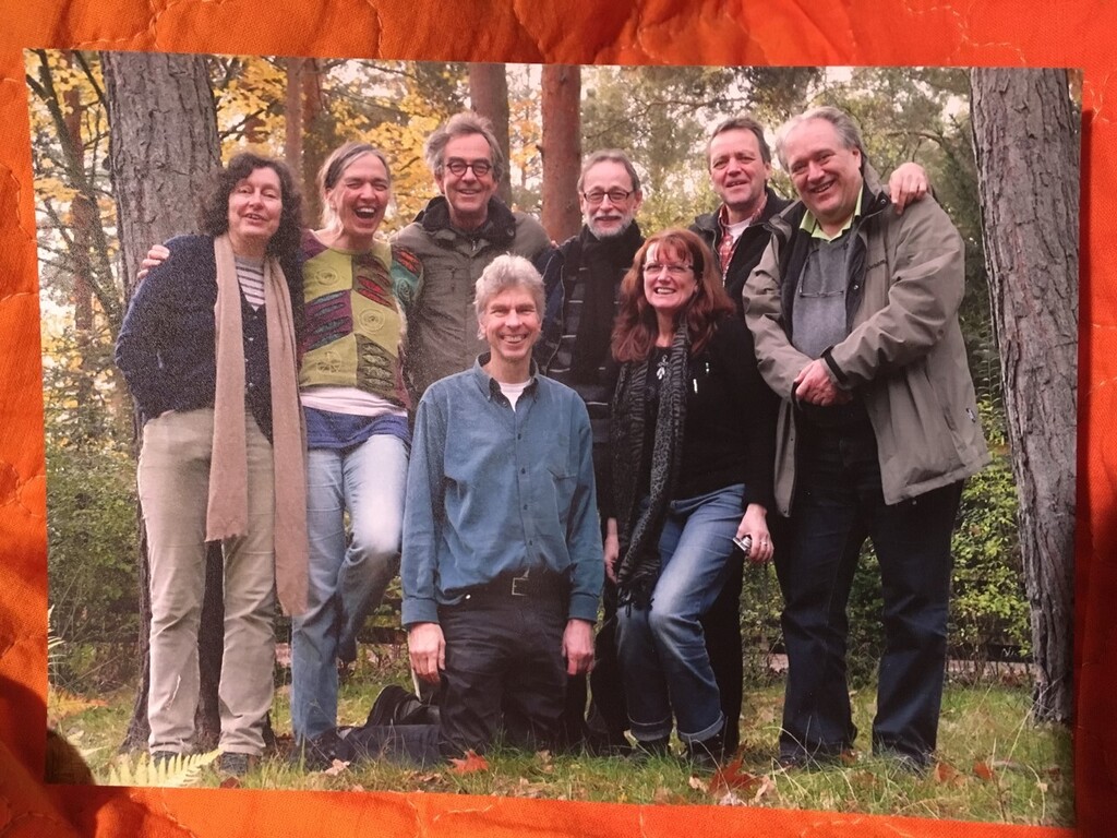 old schoolfriends - my sons don´t like their fotos on platforms