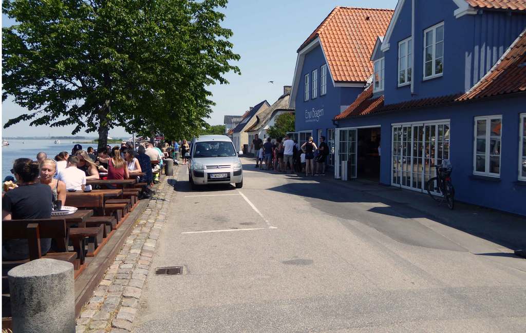 Our street, Ved Broen