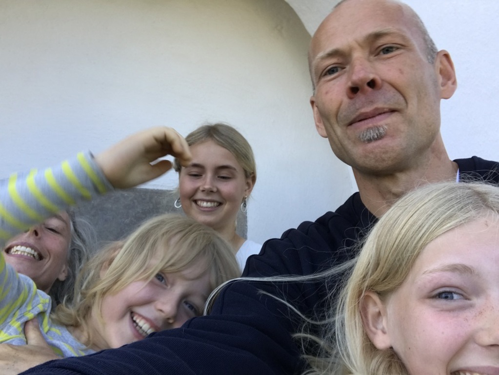 Trying to get everyone into a joint selfie...