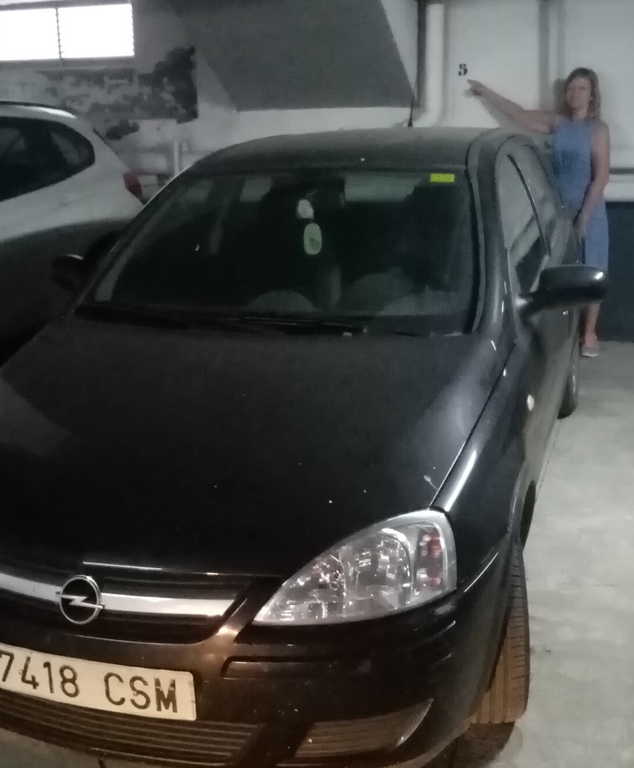 nuestro pequeño y viejo Opel Corsa esta disponible para trayectos cortos