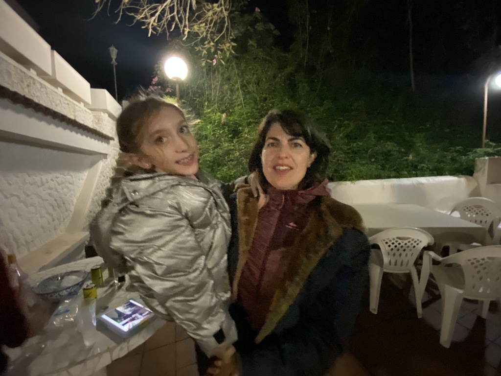 Irene y Valentina en una fiesta ortigalera (invierno)