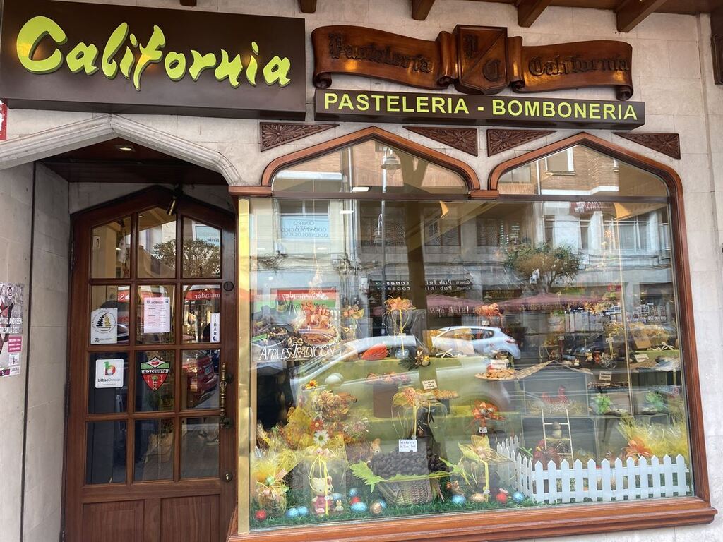 This is our favorite bakery in the neighborhood to eat bollos de mantequilla, Carolinas, palmeras de chocolate, trufas...