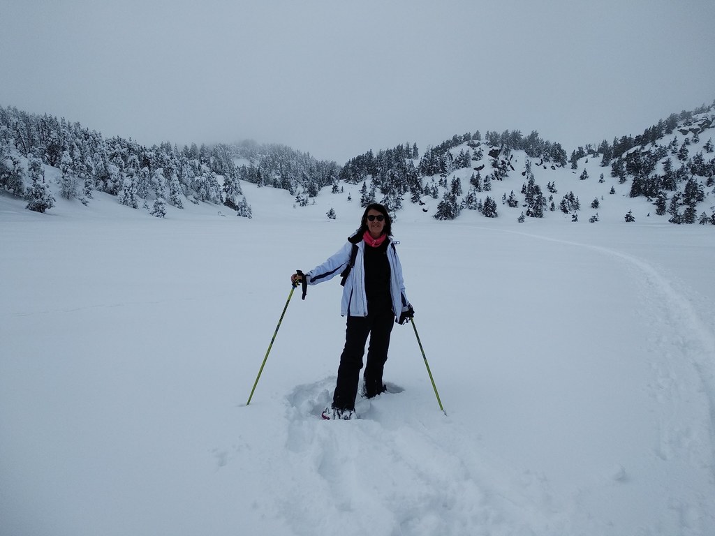 Go hiking with snow shoes above the Aude Lake