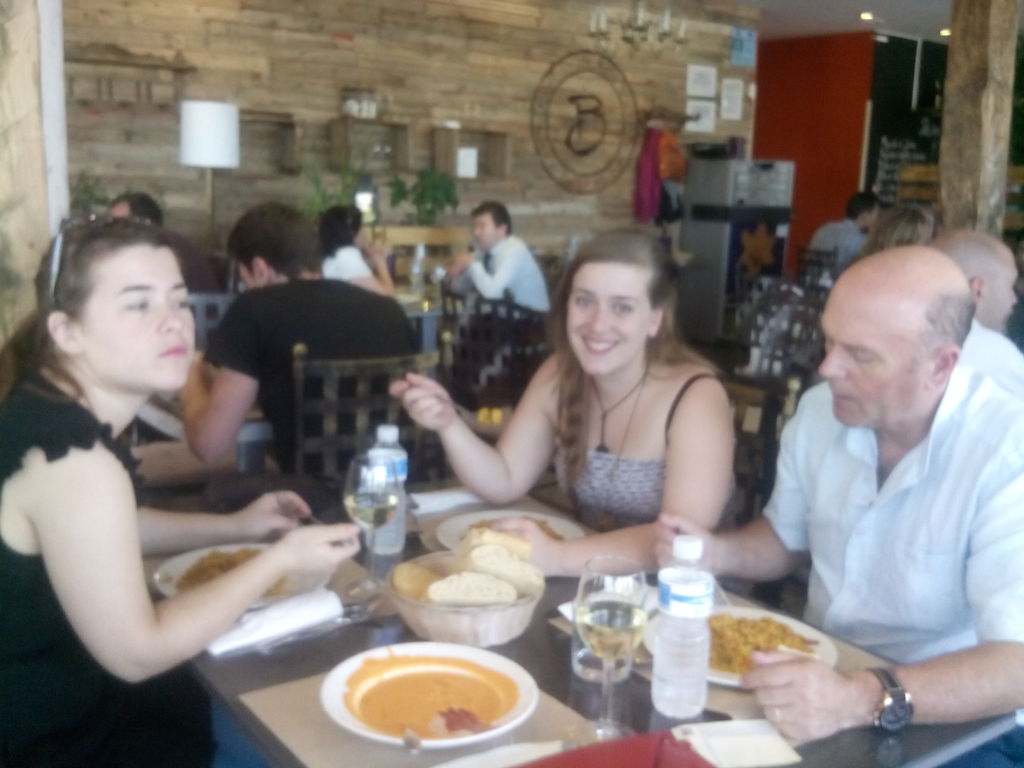 Domingo, Sofi y Sara
