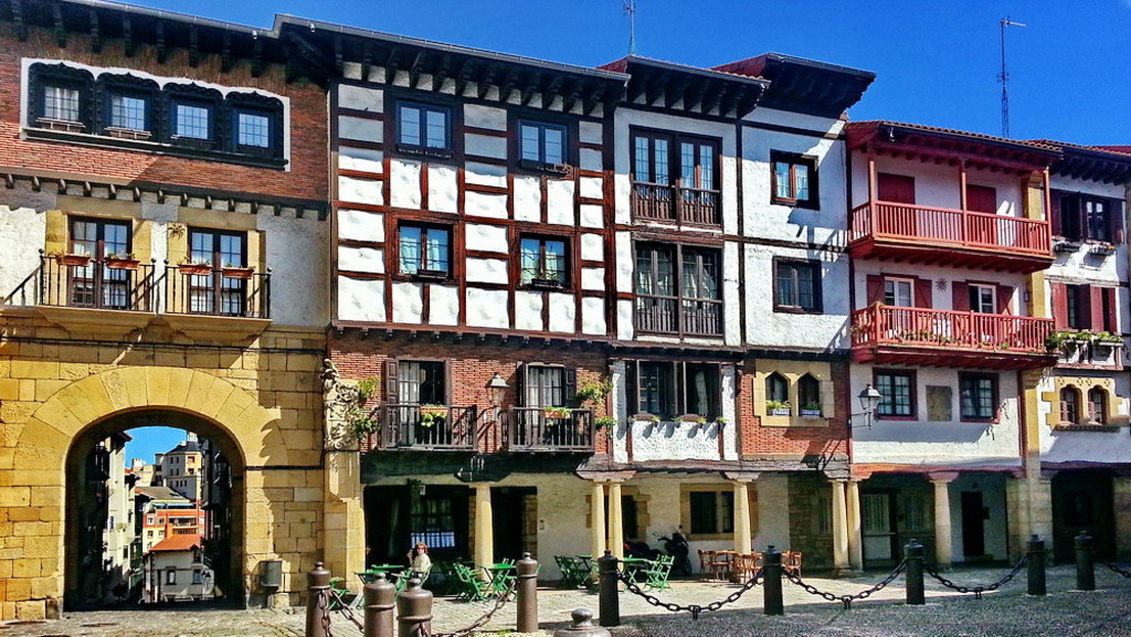 Fuenterrabia little village (20m by car)