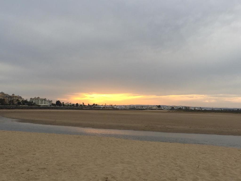 Atardecer. Al fondo, Isla Canela (Ayamonte).