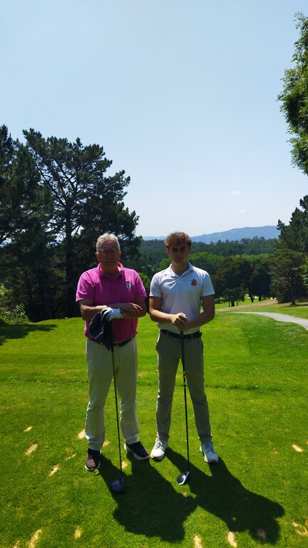 jugando golf con mi sobrino nieto,