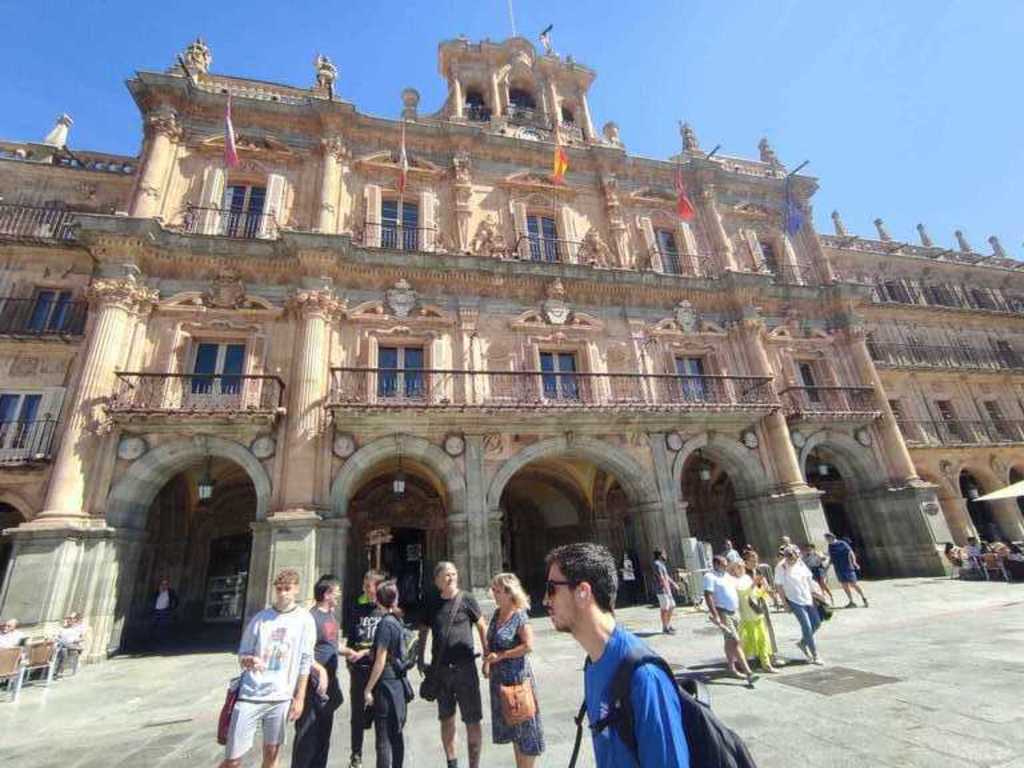 En Salamanca en familia, hora y media de Hernán Pérez. This is Salamanca an hour and a half from Hernán Pérez