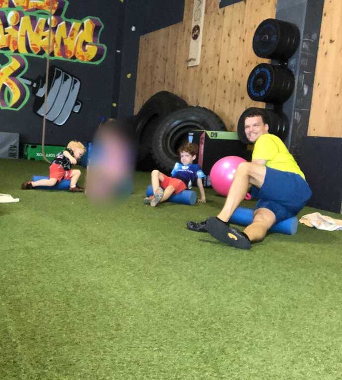 Disfrutamos haciendo deporte, paseando, hacer actividades con nuestra familia y viajar