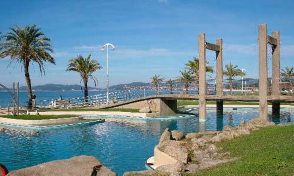 Piscinas públicas gratuitas de la playa de Samil.
