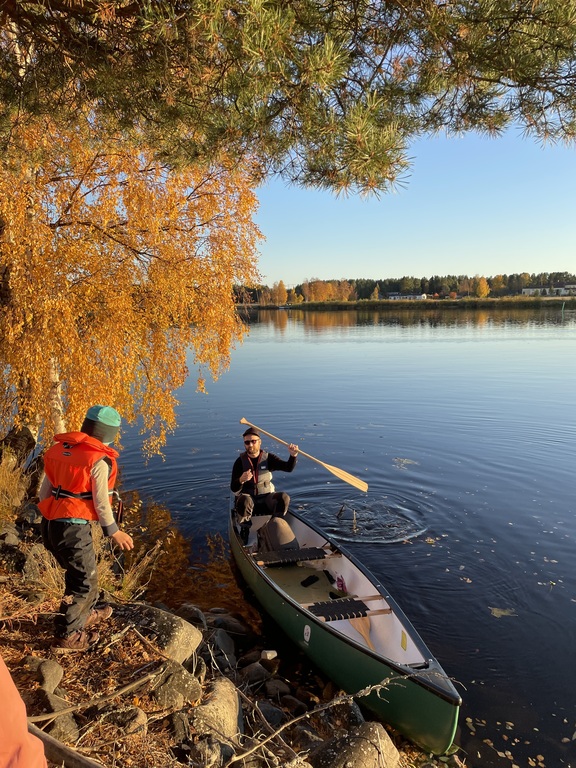 Our canoe and Oulujoki during autumn.