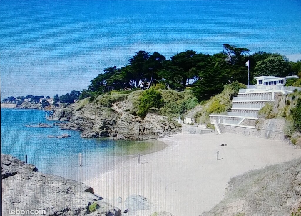 On va à pied à la mer.