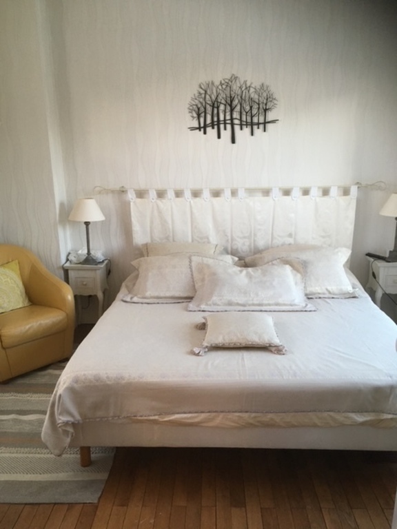Chambre avec lit double 180m ,