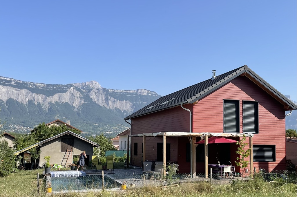 the house in the foreground, in the background the Chartreuse and the summit of Chamechaud