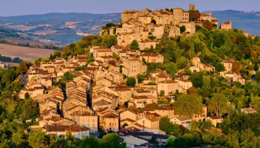 Cordes sur ciel, this artistic village is 20 mn drive from Albi