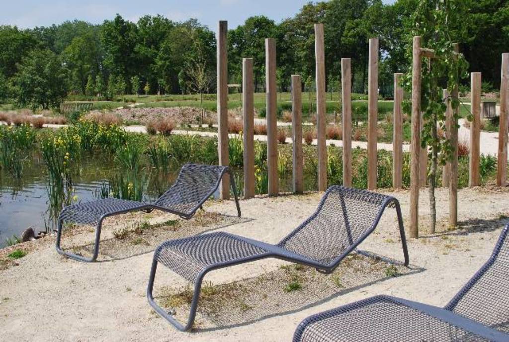 parc AQUAREV LOUDEAC - détente au bord de l'eau