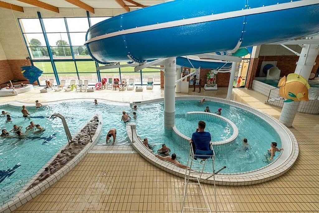 baignade et jeux à la piscine de Loudéac