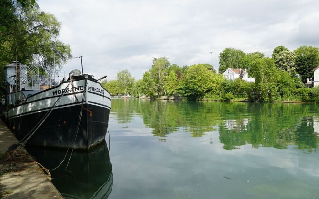 Marne river banks nearby 