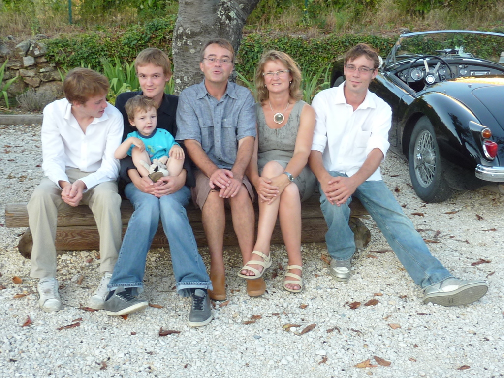 Nous, Catherine et Yves, avec nos 3 fils et notre petit fils Léo.
