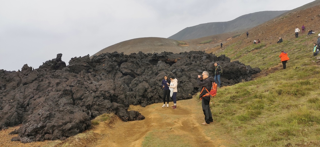 Yves, été 2025, près des coulées de lave, pendant l'éruption du volcan, péninsule de Reykjanes 