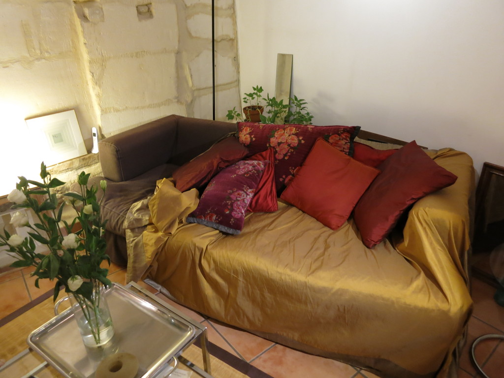 2d floor - Sofa (photo 2) for 2 people - Very confortable.