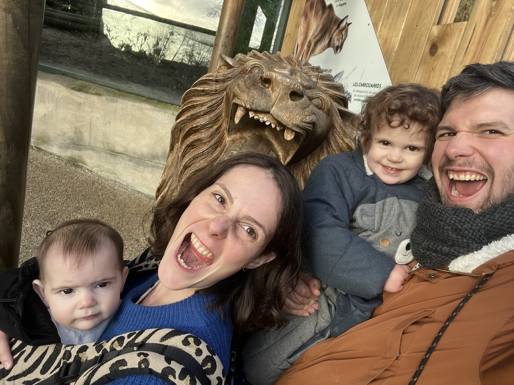 Trying to imitate the tiger for our daugther, not convinced