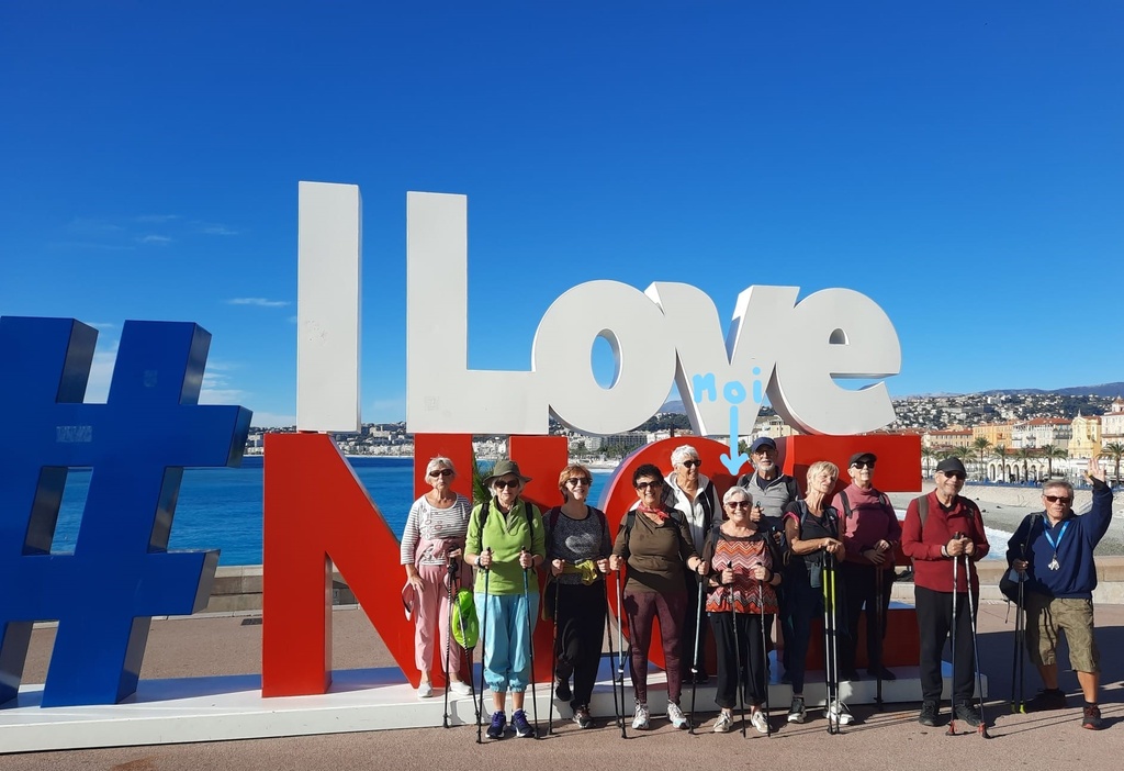 Moi et le groupe de marche Nordique.