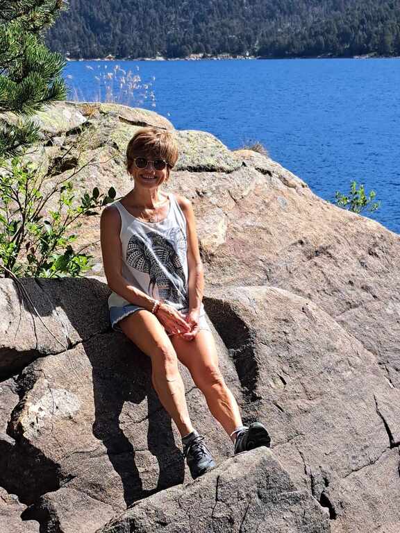 Joëlle lors d'une randonnée en montagne