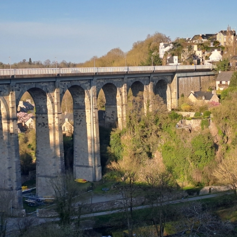 viaduc de Dinan sur le port