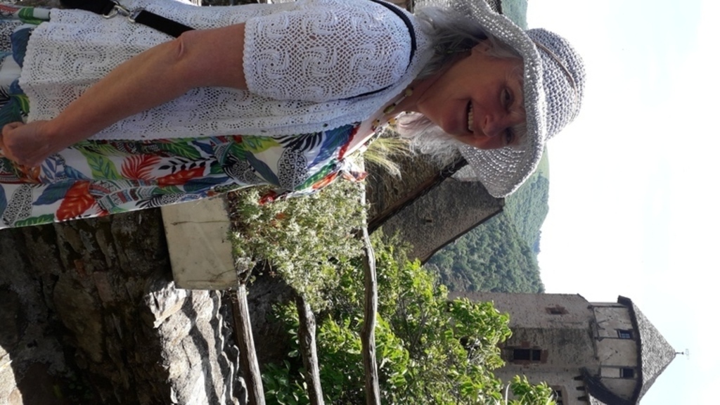 Cathy en visite à Conques, 