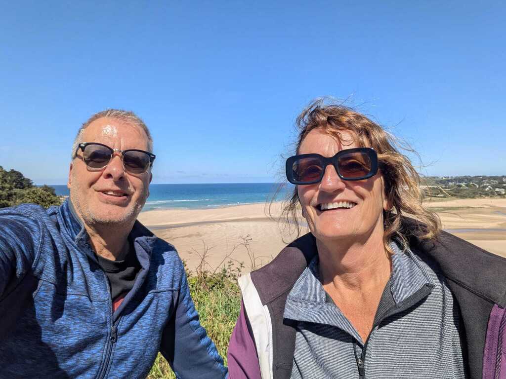 Coucou, c'est nous: Lionel et Carole...nous aimons beaucoup nous balader sur les plages d'Erquy et ses environs...