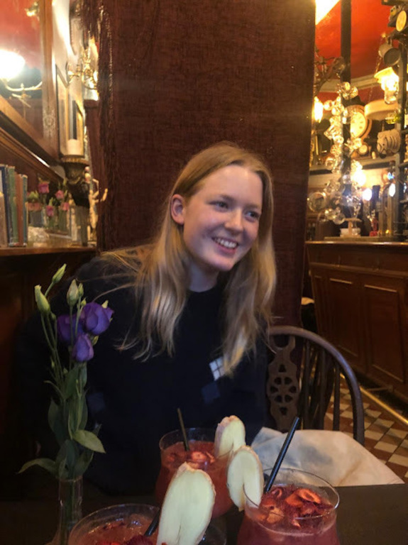 Ruby at one of Stockbridge's lovely pubs. A very cool neighbourhood 30 mins walk from us