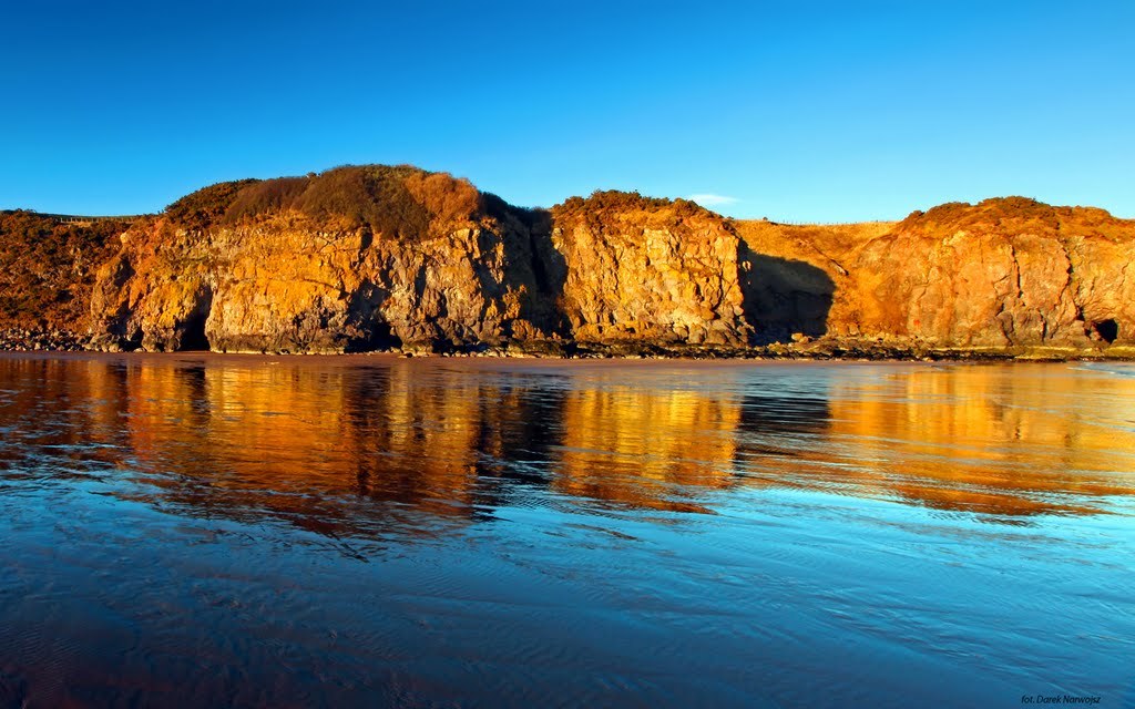 Beautiful and quiet sandy beach at Lunan Bay (40min)