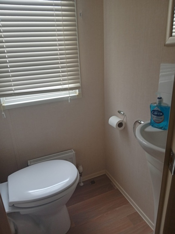 Main bedroom has own en-suite WC