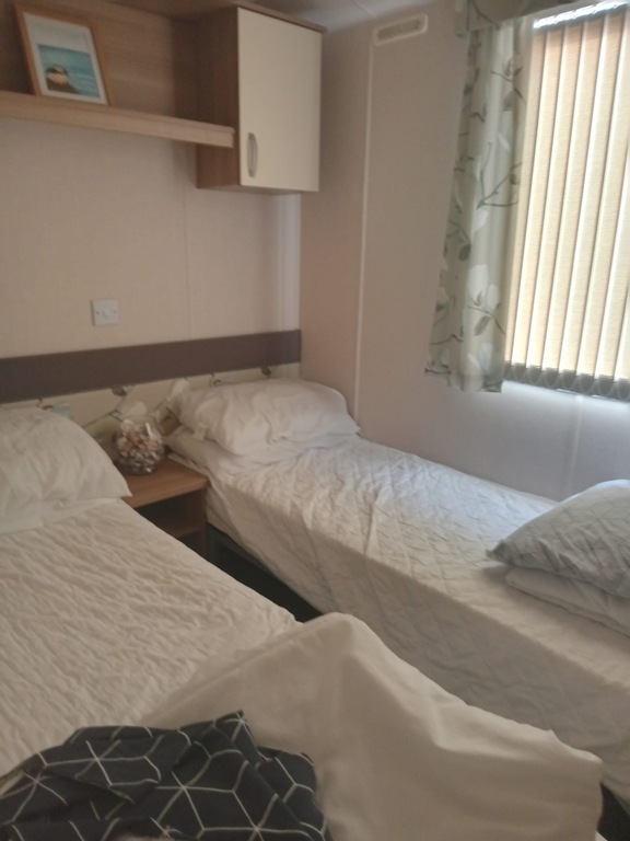 2nd bedroom with twin/single beds