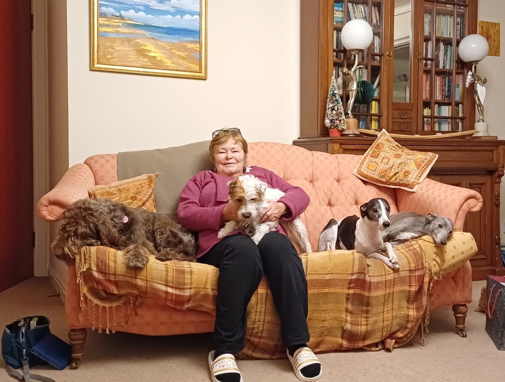 Retired teacher who loves travelling. I have a second home in The Cairngorm National Park. I am easy going and try to be orga...