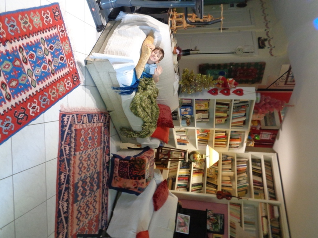 tv,libraries,kitchen,wc,laptop area,laundry, children playground!!!!haha...all at  ground floor!