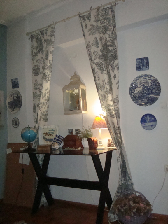 THIRD FLOOR'S SINGLE BEDROOM-OFFICE