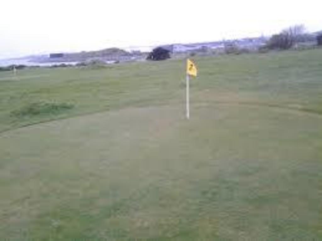 Pitch and PUtt course nearby; golf further along