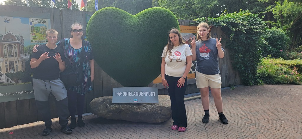 On an exchange in Belgium with two fosterkids in 2025.