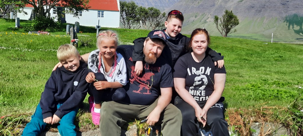 Son, daughter in law and grandchildren 