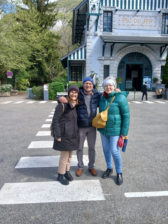 A Lourdes con l'amica Adele