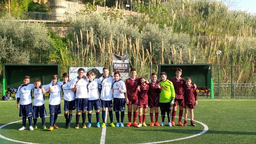 Mario e la sua squadra di calcio - Mario and his football team