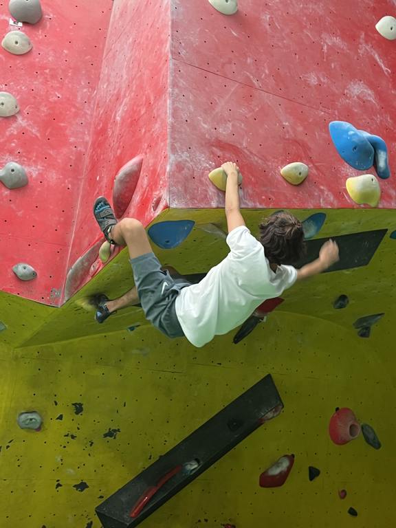 Leondardo indoor climbing 