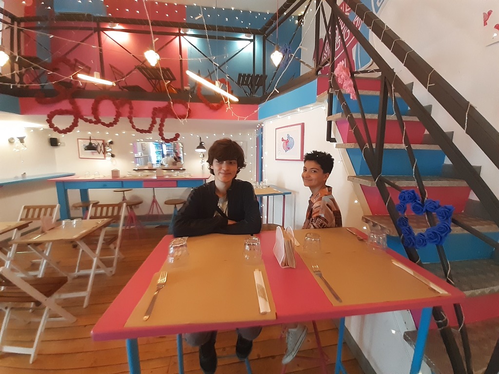 These are Lorenzo and Sasha (born 2006, now 17 y old), a sunday in Trastevere (2022)